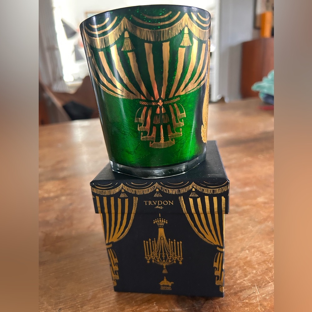 Trudon empty Angelo green and gold luxury candle vessel. - Picture 2 of 12